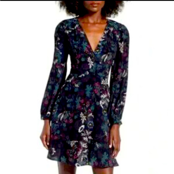 ASTR the label black Floral V-Neck Long Sleeve Dress - Picture 1 of 6